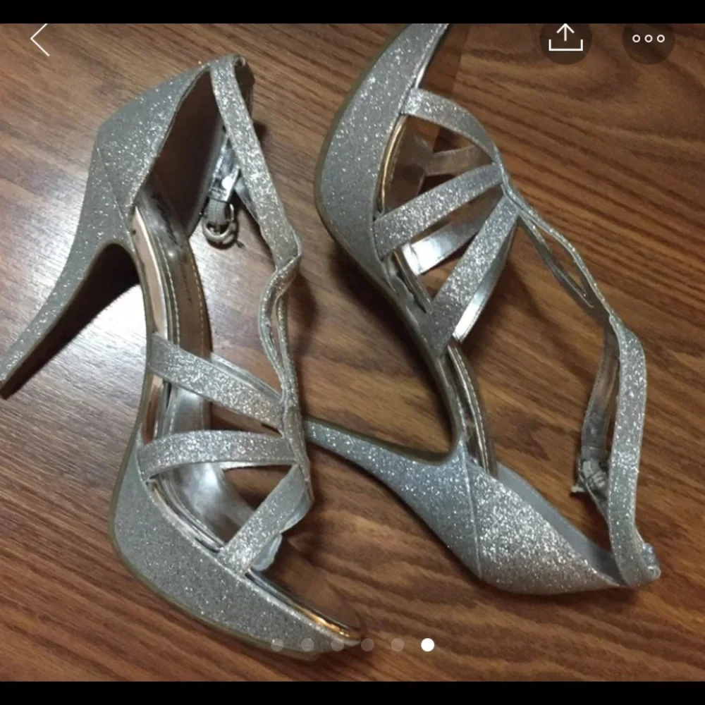 Heels - Picture 5 of 5